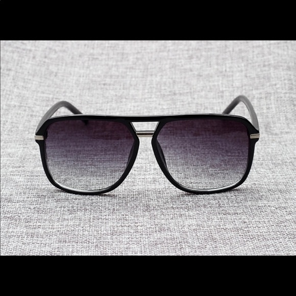 NEW Black Fashion Sunglasses - LAST PAIR - Picture 3 of 3